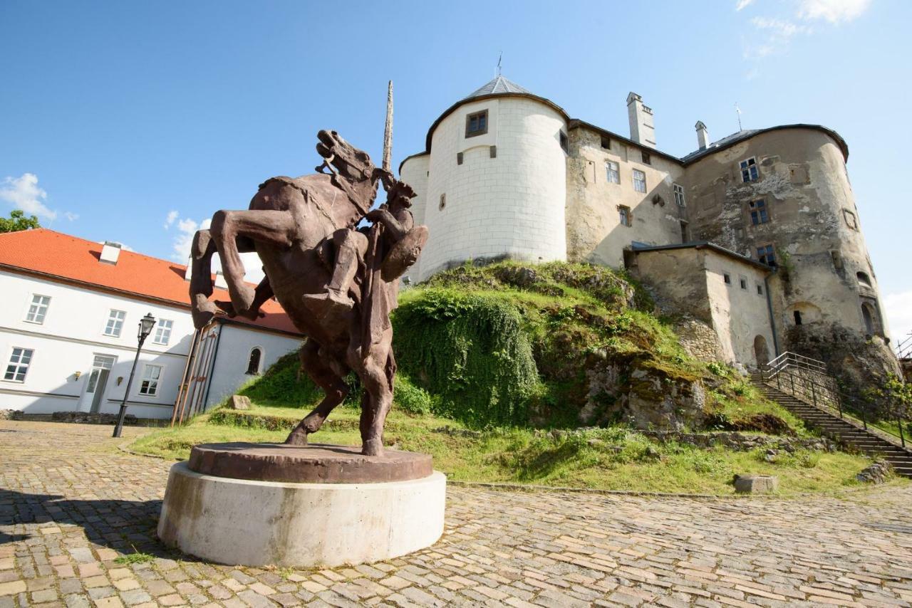 Mnichov Dvor Hotell Slovenska Lupca Exteriör bild