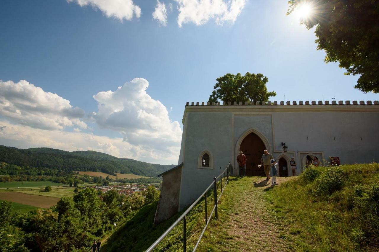 Mnichov Dvor Hotell Slovenska Lupca Exteriör bild