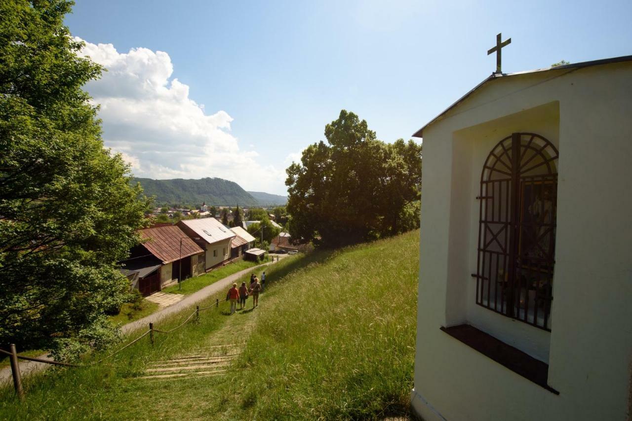 Mnichov Dvor Hotell Slovenska Lupca Exteriör bild